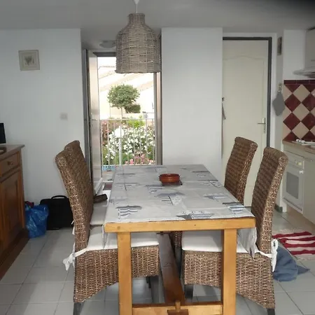Duplex Pleine Vue Piscine Parking Fibre Wifi Et Centre A Pied St Pierre La Apartment