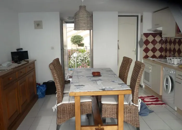 Duplex Pleine Vue Piscine A Pied 5 Minutes Internet Parking Apartman