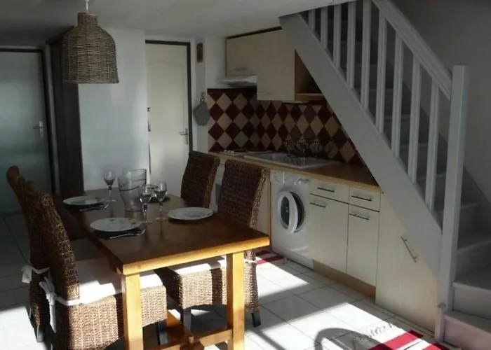 Duplex Pleine Vue Piscine A Pied 5 Minutes Internet Parking *